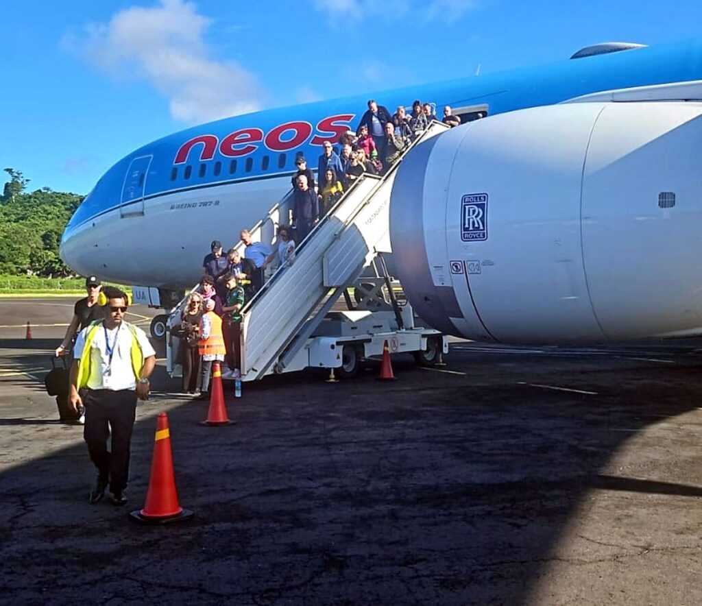 300 Italian passengers disembark in Nosy-Be